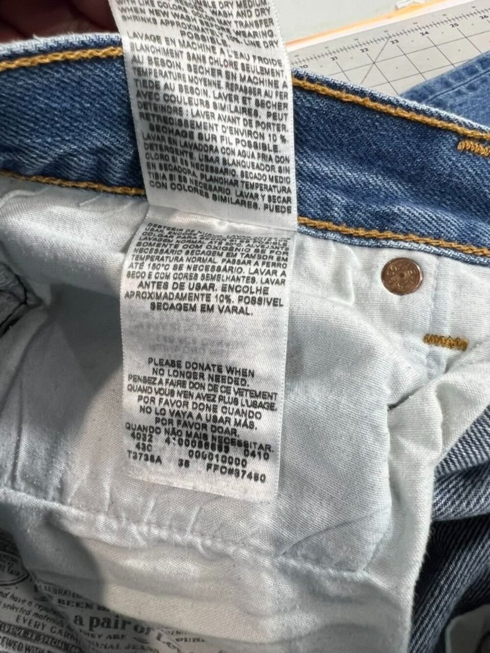 Levi’s 501 Men’s Blue Denim Jeans W38 L34 Straight Fit Classic Button Fly 36x31 - Picture 12 of 13